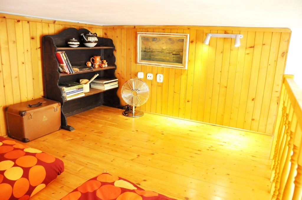 Traditional Slovak Apartment Bratislava Buitenkant foto