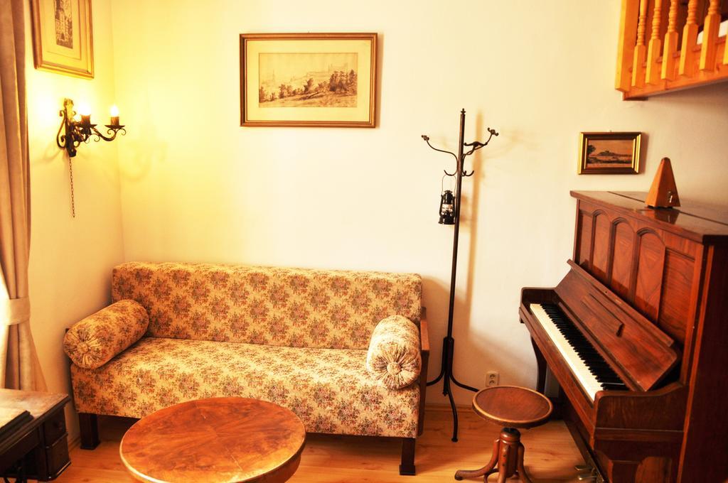 Traditional Slovak Apartment Bratislava Buitenkant foto