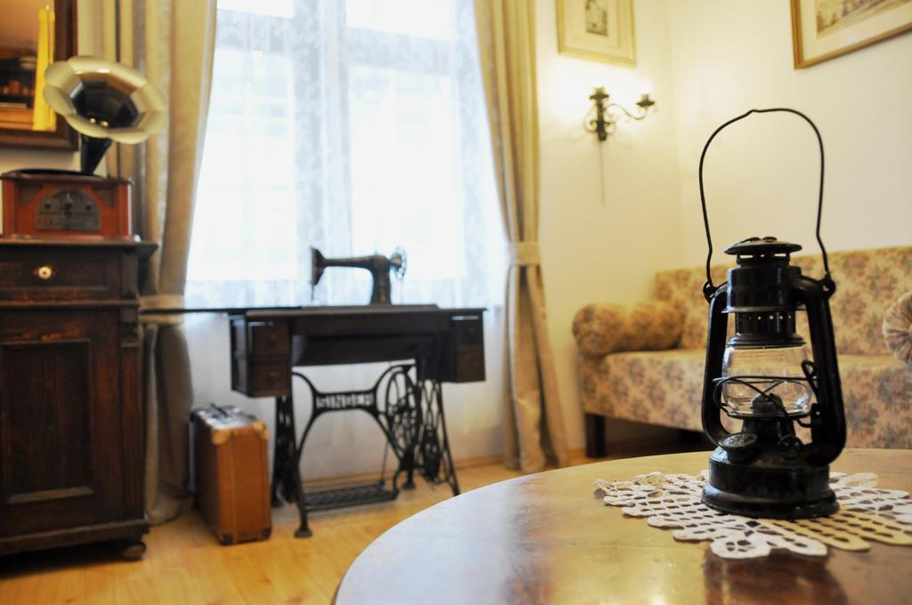 Traditional Slovak Apartment Bratislava Buitenkant foto