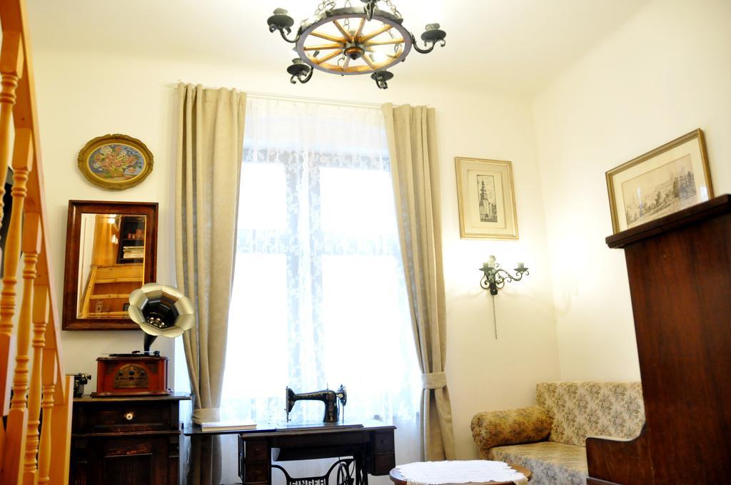 Traditional Slovak Apartment Bratislava Buitenkant foto